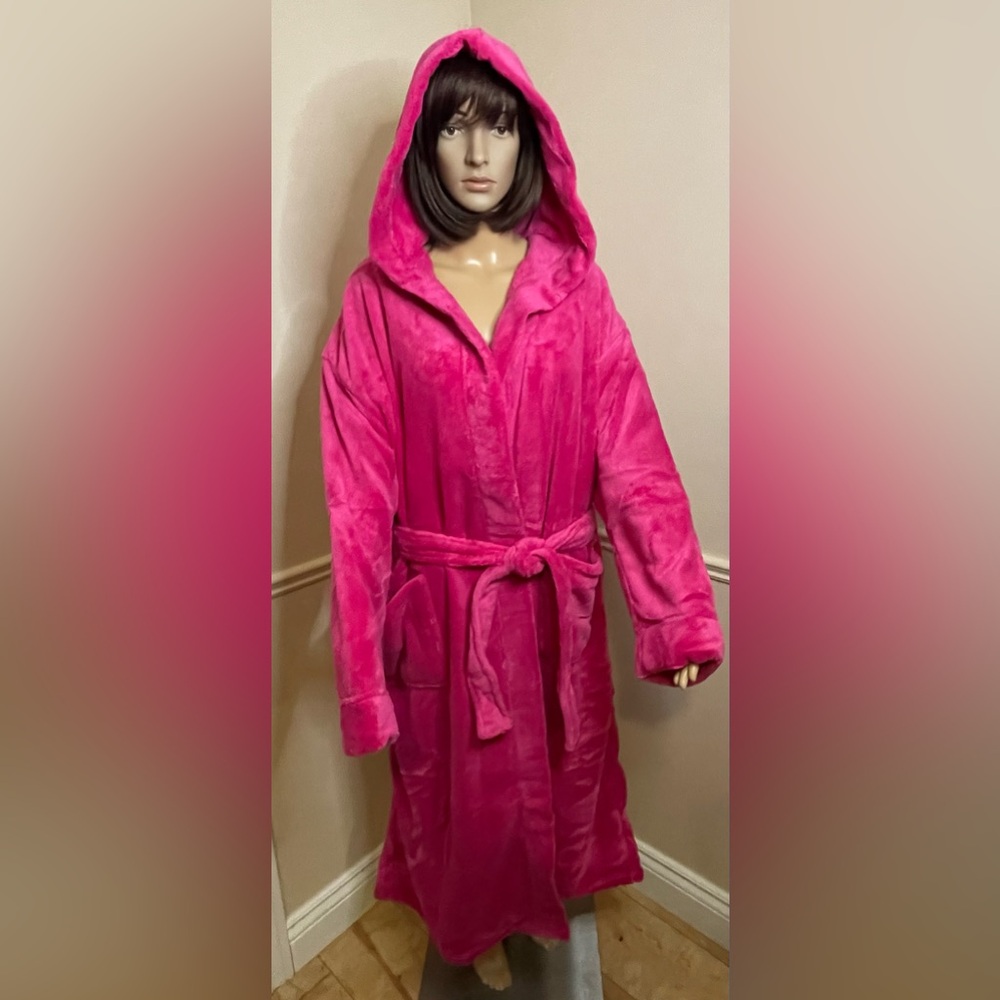 NEW Pink Women's Plush Fleece Robe with Hood